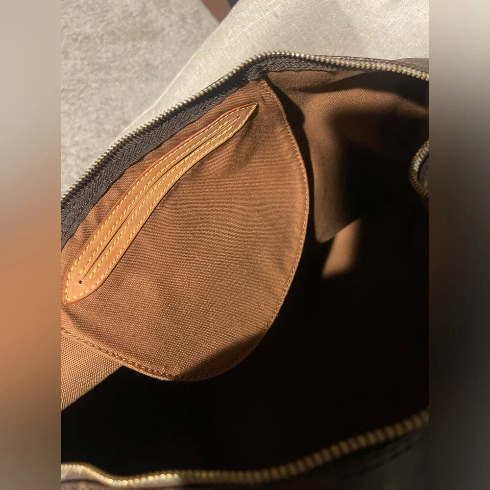 Vintage Authentic Louis Vuitton monogram canvas classic speedy 40 bag